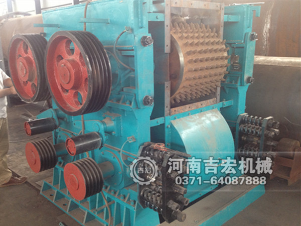 為什么越來(lái)越多客戶(hù)選擇四齒輥破碎機(jī)？