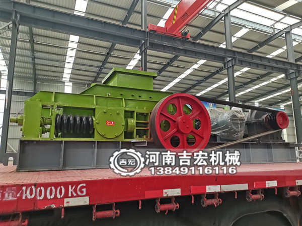 白灰廠破碎新選擇！狼牙式雙齒輥機,10cm大塊生石灰10cm輕松碎至3cm!