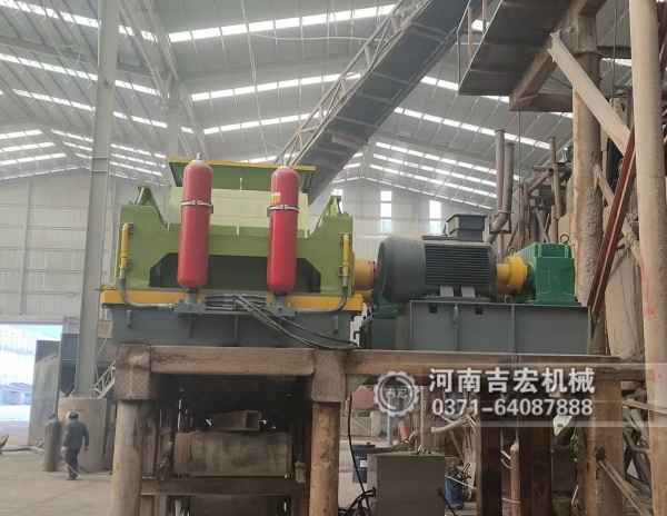 粒度精準(zhǔn)控制：金尾礦對輥破碎機(jī)如何實(shí)現(xiàn)高效回收的“關(guān)鍵一步”！